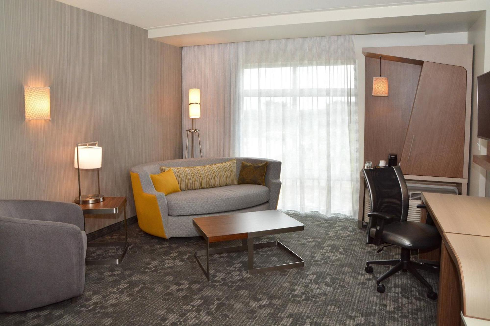 Courtyard By Marriott Youngstown Canfield Екстериор снимка